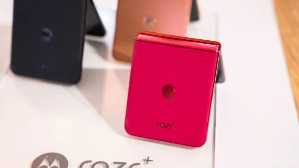 عرض استثنائي: هاتف موتورولا القابل للطي بـ399 دولار