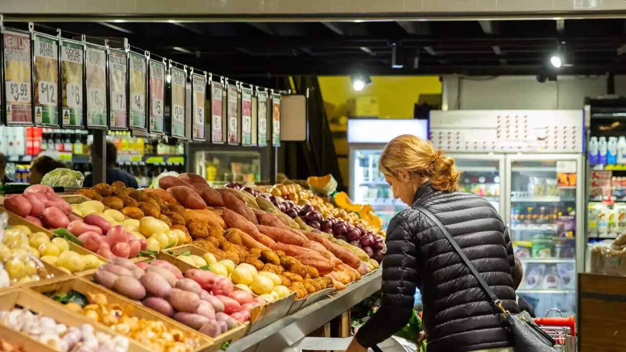 خبير اقتصادي: المشهد ضبابي وزيادات محتملة لأسعار الفائدة