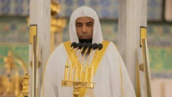 إمام المسجد النبوي يدعو للحفاظ على أمن الأوطان والحذر من دعاة الفتن
